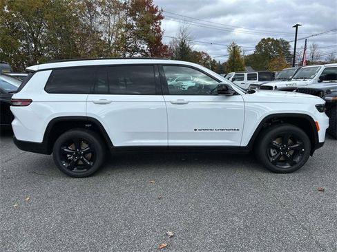 New 2025 Jeep Grand Cherokee L Altitude image 2