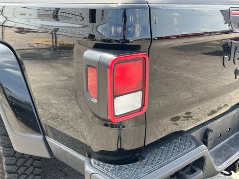 Used 2023 Jeep Gladiator Willys image 10