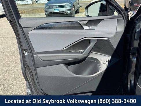 Certified 2025 Volkswagen Tiguan SE AWD/4WD image 32