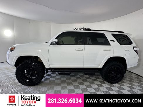 Used 2021 Toyota 4Runner TRD Off-Road Premium w/ Moonroof Package AWD/4WD image 8