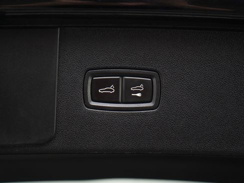 Used 2020 Porsche Cayenne AWD/4WD image 17