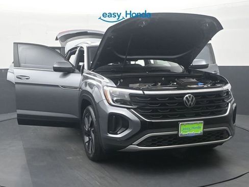 Used 2024 Volkswagen Atlas Cross Sport SE image 36