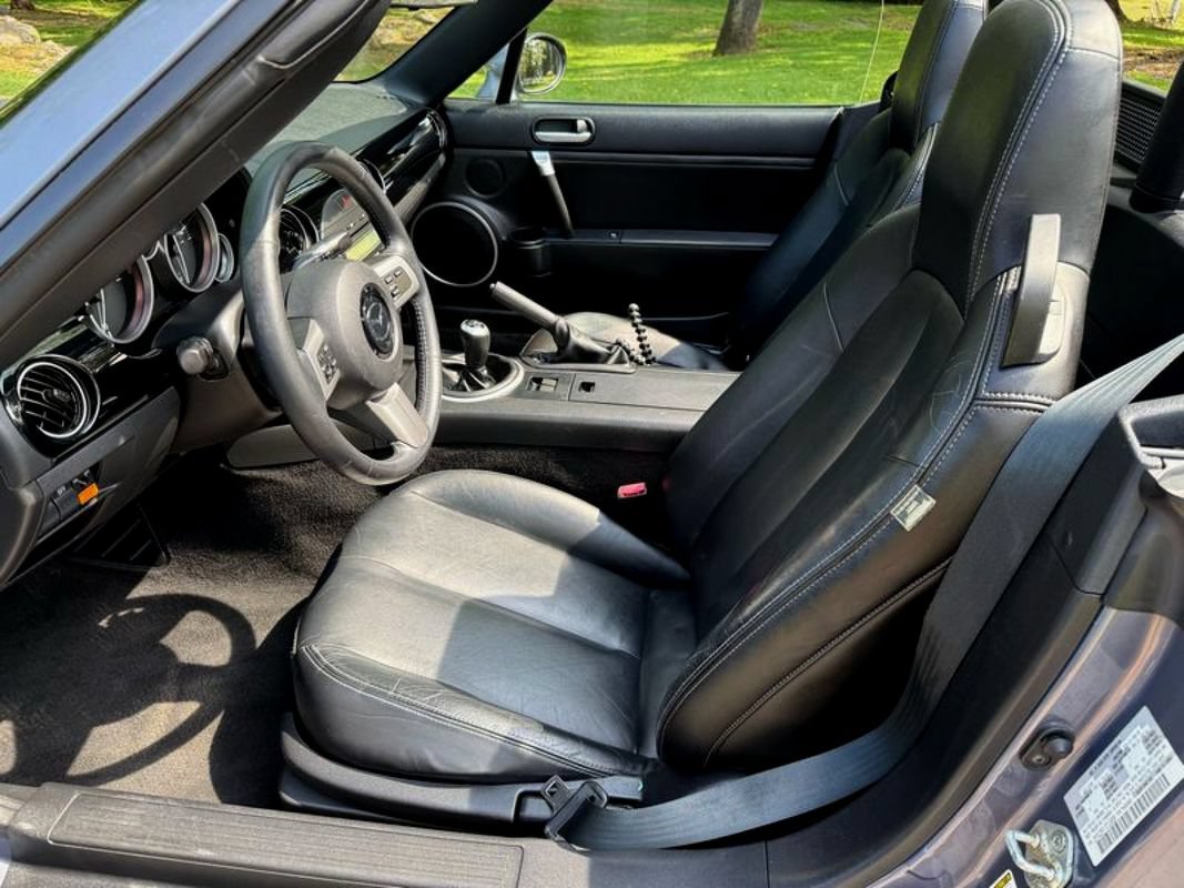 Used 2007 MAZDA MX-5 Miata Grand Touring w/ Premium Pkg RWD image 17