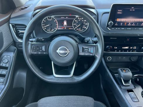 Used 2022 Nissan Rogue SV image 16