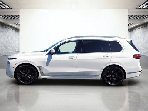 Used 2023 BMW X7 xDrive40i w/ Premium Package AWD/4WD image 11