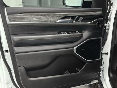 Used 2022 Jeep Wagoneer Series III w/ Rear Seat Video Group 1 AWD/4WD image 10