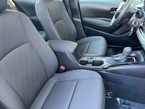 Used 2025 Toyota Corolla LE FWD image 40