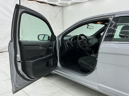 Used 2014 Chrysler 200 LX FWD image 9