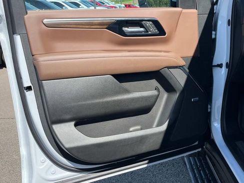 New 2026 Chevrolet Tahoe High Country AWD/4WD image 28