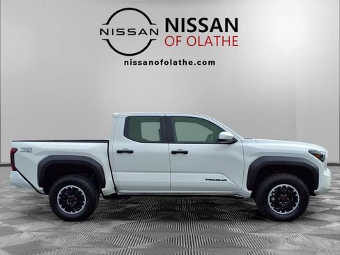 Used 2025 Toyota Tacoma TRD Off-Road image 29