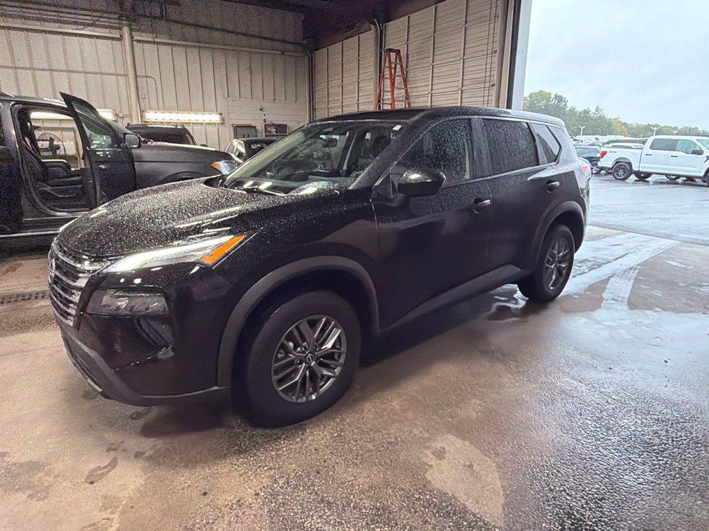 Used 2024 Nissan Rogue S AWD/4WD image 10