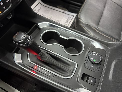 Used 2020 Chevrolet Traverse LT image 20