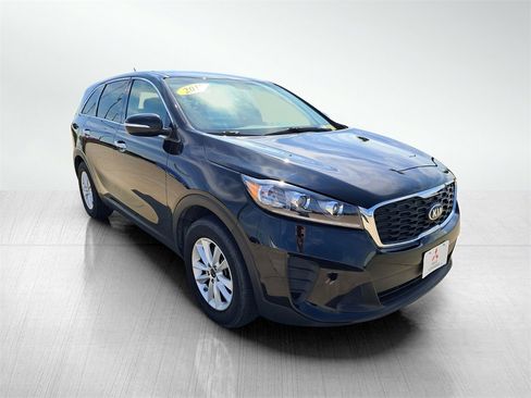 Used 2019 Kia Sorento LX image 3