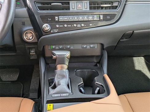 Certified 2025 Lexus ES 300h w/ Premium Package image 18