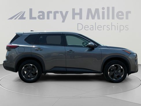 Used 2024 Nissan Rogue SV AWD/4WD image 6