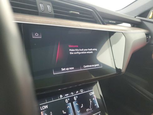 Used 2023 Audi e-tron Premium Plus w/ Premium Plus Package AWD/4WD image 28