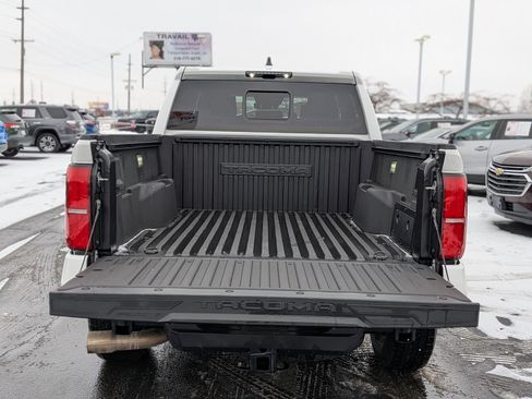 Certified 2025 Toyota Tacoma TRD Off-Road image 8