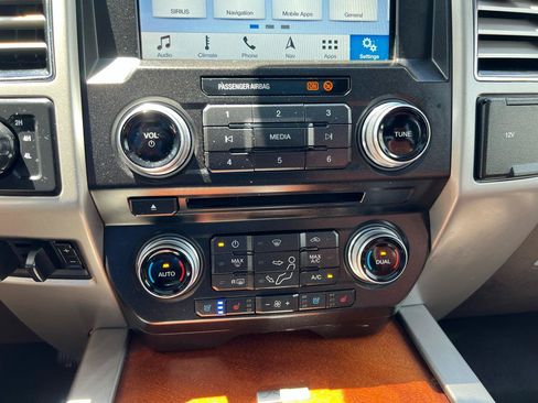 Used 2018 Ford F350 King Ranch w/ King Ranch Ultimate Package AWD/4WD image 27
