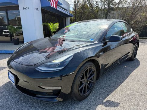 Used 2021 Tesla Model 3 Standard Range Plus image 16