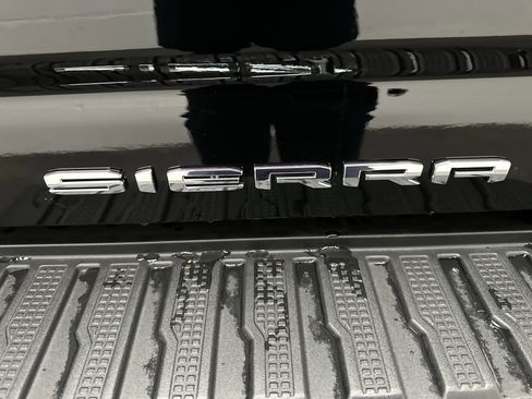 Used 2024 GMC Sierra 3500 Denali w/ Technology Package image 16