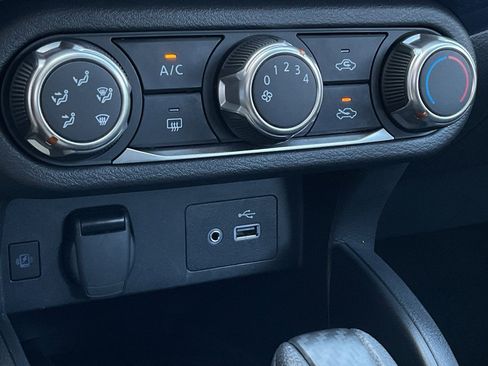 Used 2025 Nissan Versa SV image 31