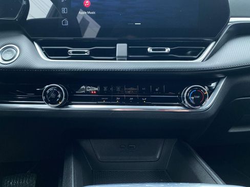 Certified 2025 Chevrolet Equinox LT image 3