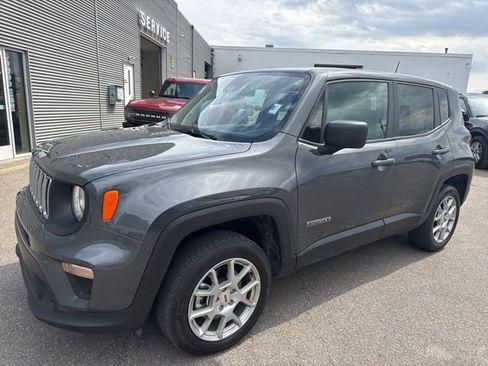 Used 2023 Jeep Renegade Latitude image 2