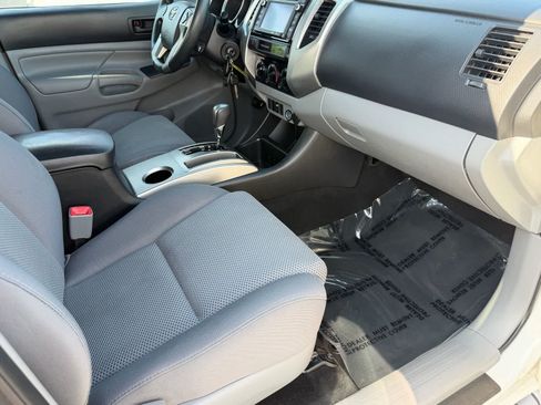 Used 2015 Toyota Tacoma PreRunner w/ TRD Off-Road Package RWD image 13