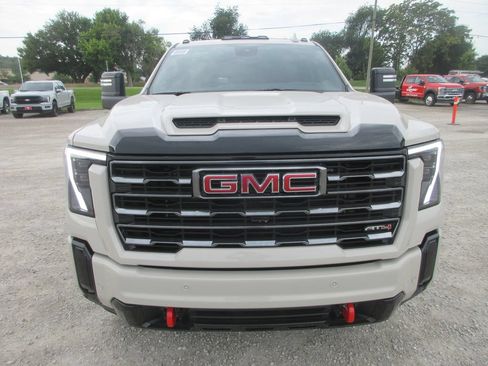New 2026 GMC Sierra 2500 AT4 w/ AT4 Premium Plus Package AWD/4WD image 11