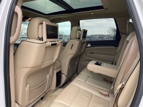 Used 2017 Jeep Grand Cherokee Overland image 9