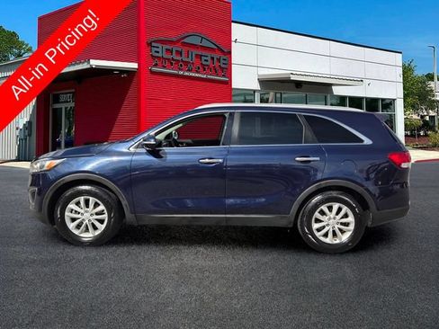 Used 2016 Kia Sorento FWD w/ LX Convenience Package image 2