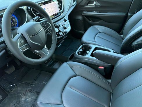 New 2026 Chrysler Pacifica Select image 8
