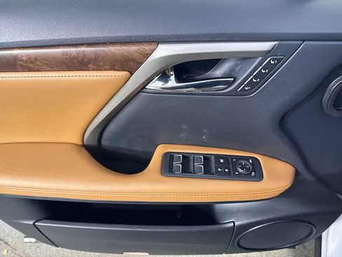 Certified 2022 Lexus RX 350L Premium w/ Premium Package AWD/4WD image 23