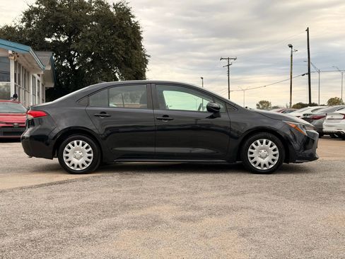 Used 2021 Toyota Corolla LE image 2