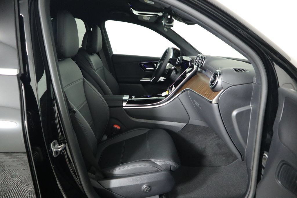 Used 2025 Mercedes-Benz GLC 300 image 20