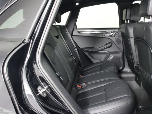 Certified 2026 Porsche Macan AWD/4WD image 32