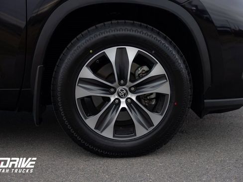 Used 2021 Toyota Highlander XLE image 8