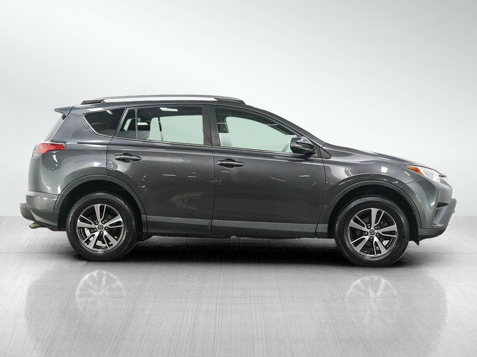 Used 2017 Toyota RAV4 XLE w/ Carpet Mat Package FWD image 6