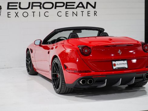 Used 2017 Ferrari California T RWD image 37