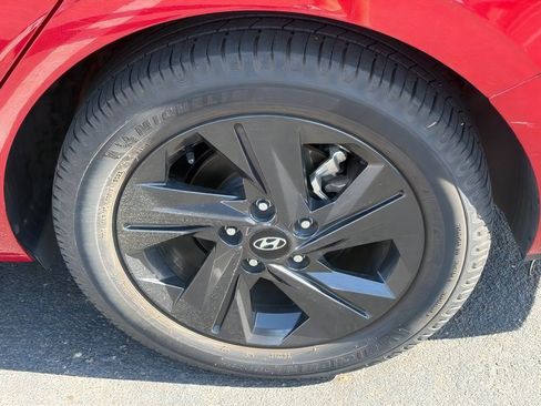 Used 2022 Hyundai Elantra SEL w/ Convenience Package FWD image 10