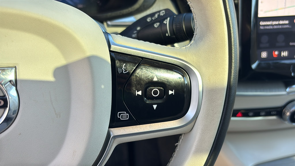 Certified 2025 Volvo XC60 B5 Plus w/ Climate Package AWD/4WD image 19