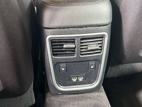 Used 2018 Chrysler 300 Limited AWD/4WD image 26