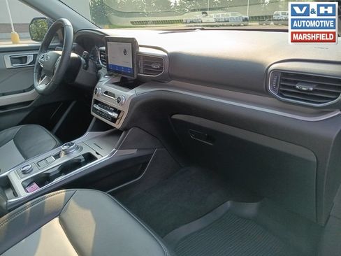 Used 2023 Ford Explorer XLT w/ Equipment Group 202A AWD/4WD image 18