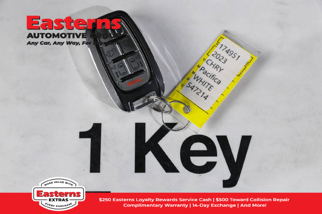 Used 2023 Chrysler Pacifica Touring-L FWD image 24