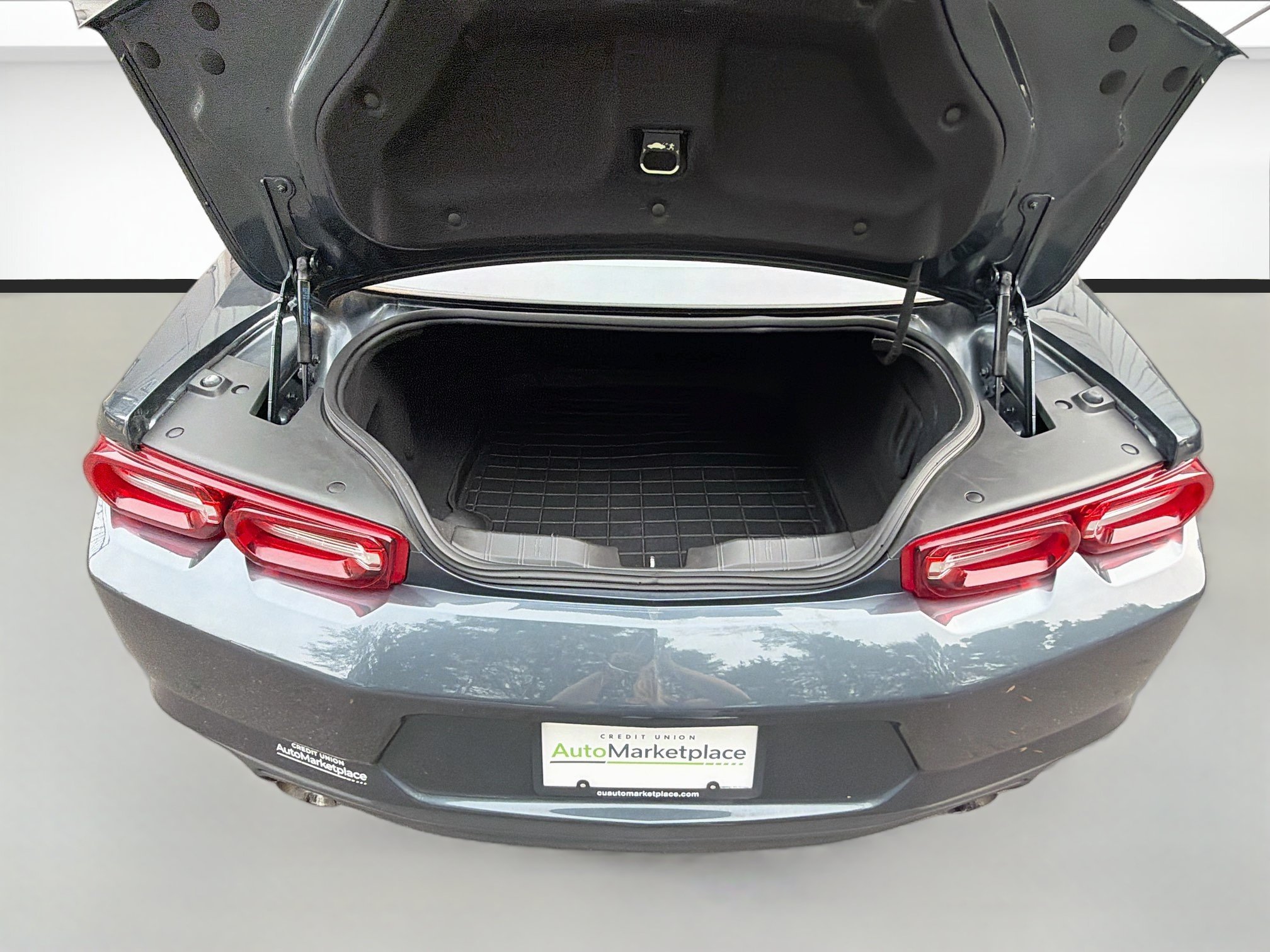 Used 2020 Chevrolet Camaro LT RWD image 22