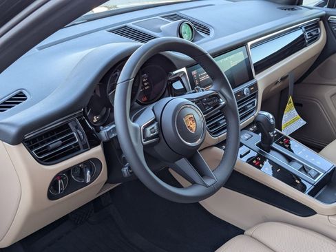 New 2026 Porsche Macan image 4