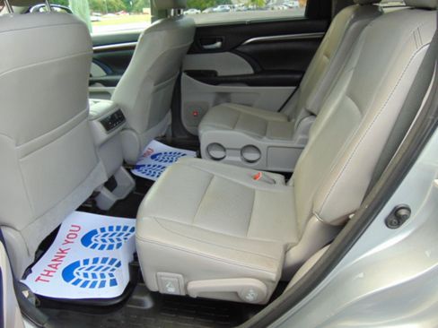 Used 2015 Toyota Highlander Limited AWD/4WD image 7