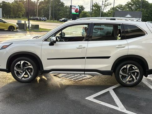 Used 2022 Subaru Forester Touring AWD/4WD image 3