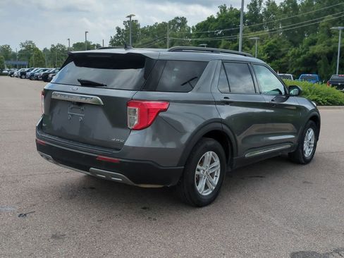 Used 2022 Ford Explorer XLT w/ Equipment Group 202A image 8