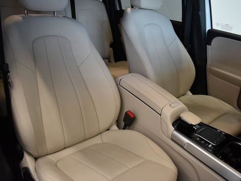 Used 2022 Mercedes-Benz GLB 250 4MATIC image 6